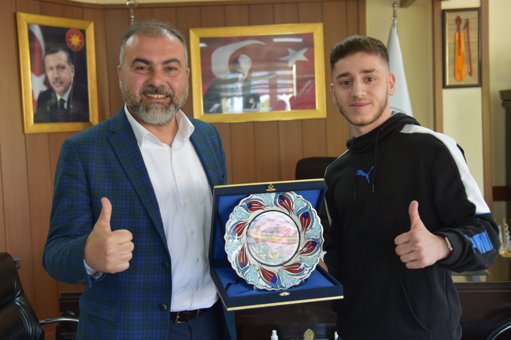 BAŞKAN KARATE’DE TÜRKİYE 2.Sİ OLAN BURAK ÖZDEMİR’İ MAKAMINDA AĞIRLADI.