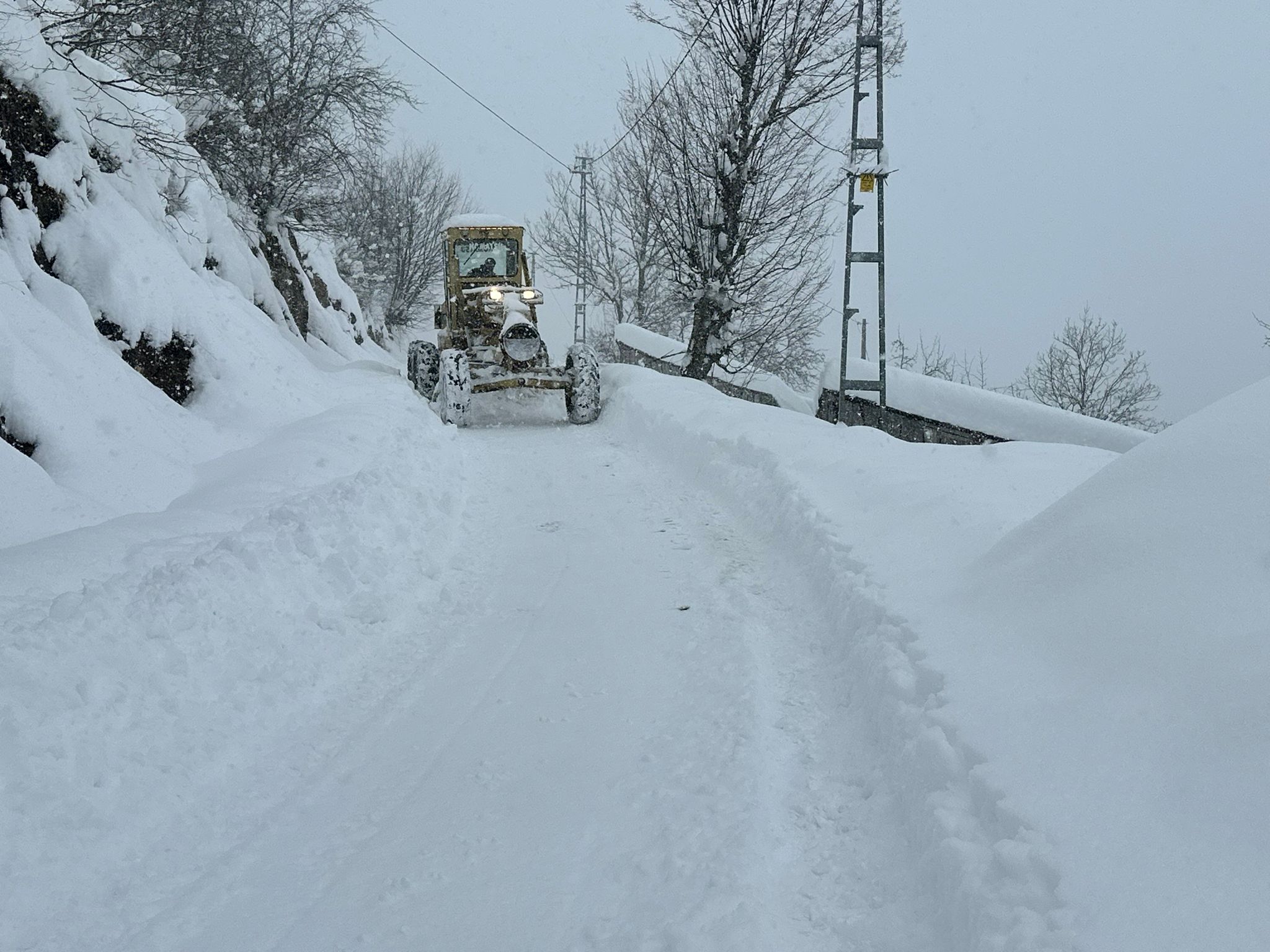 1,5 Metreyi Aşan Kar Aydındere' de Hayatı Olumsuz Etkiliyor