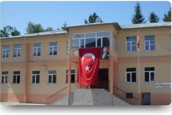 Giresun ili Piraziz İmam Hatip Lisesi sahipsiz