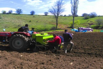 Alucralı Gençler Yatırımı Toprağa