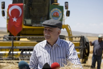 Bayraktar’dan çağrı: Fiyatları revize edin tepkiyi