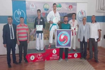 Giresunlu Karatecilerden Madalya