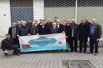 Yetim Başını Okşamak