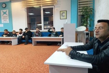 TÜGVA’NIN BU HAFTAKİ KONUĞU GAZETECİ ZAFER ÇAMALTI