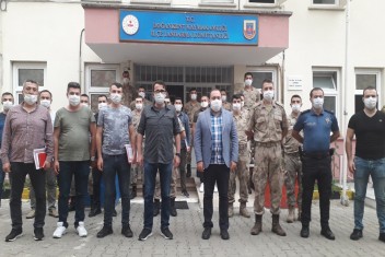Kaymakam Karataş Askerlere Plaket