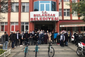 Gençler Hediyelerine