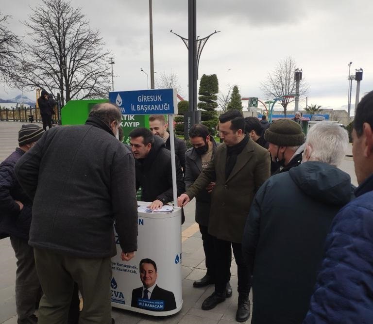 18-24 Mart Yaşlılar Haftası dolayısıyla şehir meydanında stand çalışması düzenledi.