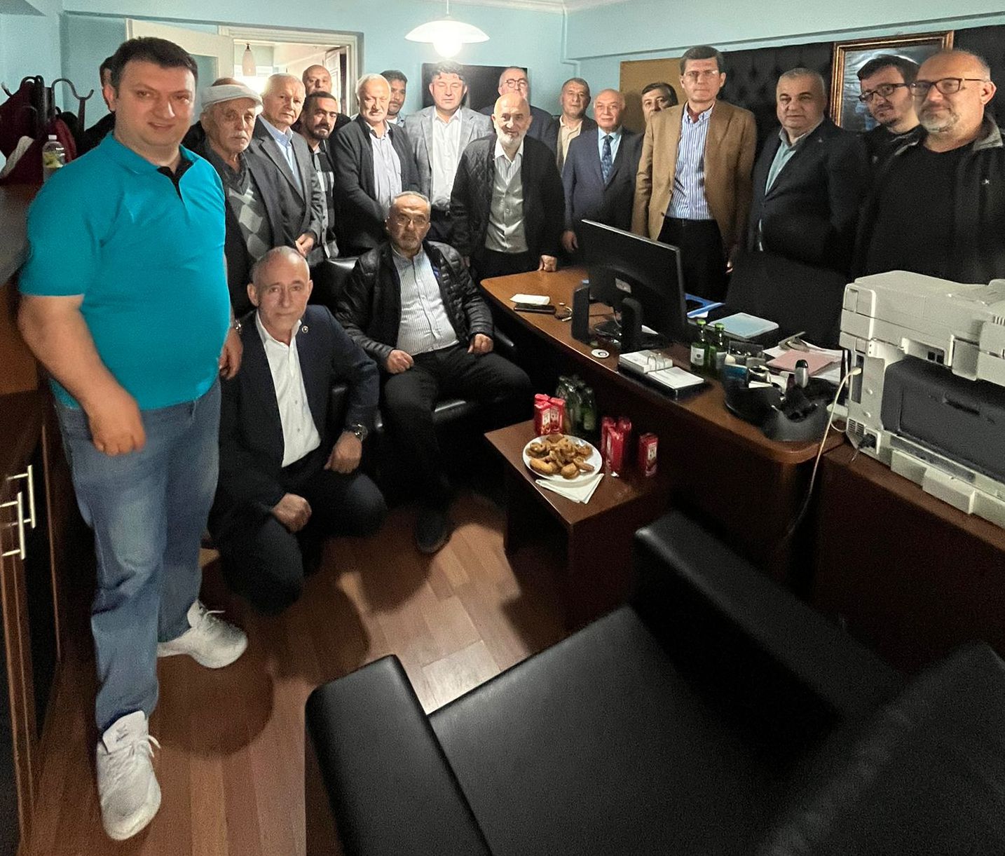 Başkan Karahasan, Güven Tazeledi